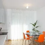 New Palace - Luxury Next To Metro M4 아파트 *