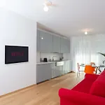 아파트 New Palace - Luxury Next To Metro M4 *