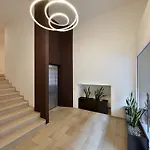 New Palace - Luxury Next To Metro M4 아파트